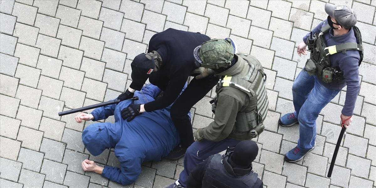 Lukašenkov režim si môže na zoznam pripísať ďalšiu obeť, maskovaný muž dobil mladého aktivistu na smrť