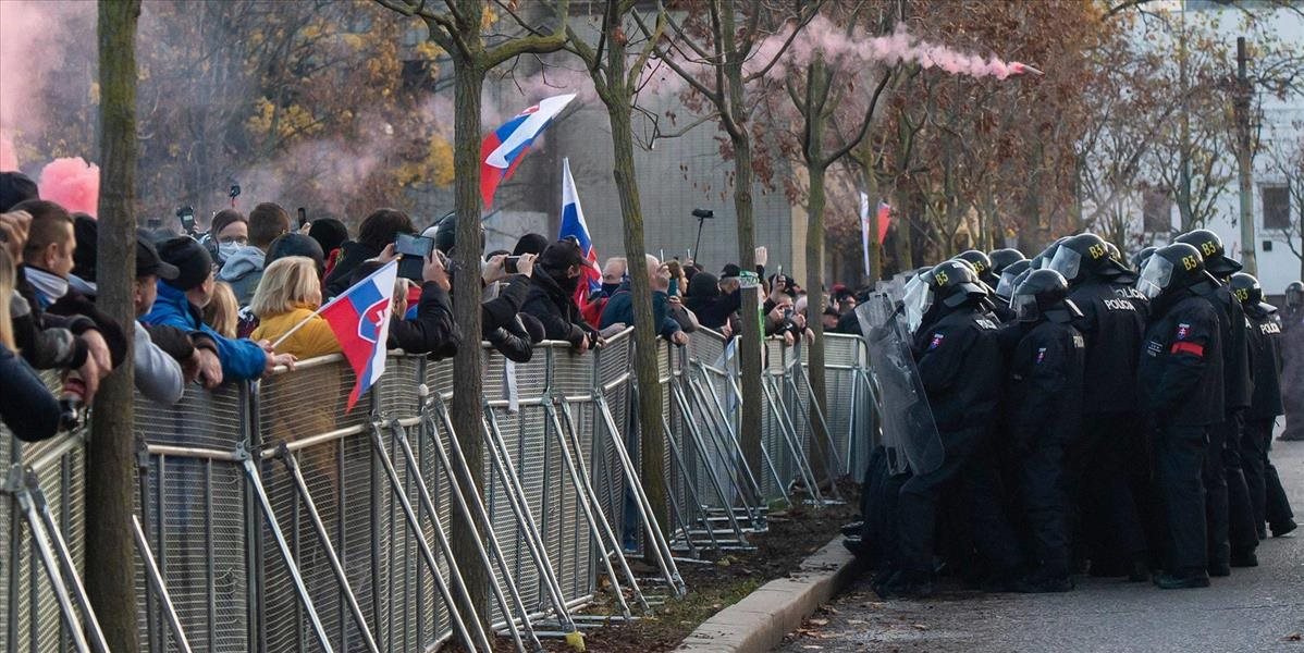 Polícia SR upozorňuje na HOAX! Na utorkových protestoch v Bratislave neboli žiadni policajní provokatéri