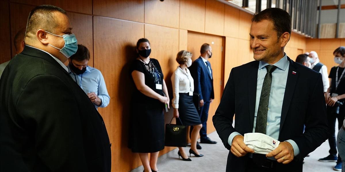 Vláda porušila epidemiologické pravidlá! Zrealizovali si koaličnú radu u Kollára v nemocničnom krídle. Mikas zdvíha varovný prst