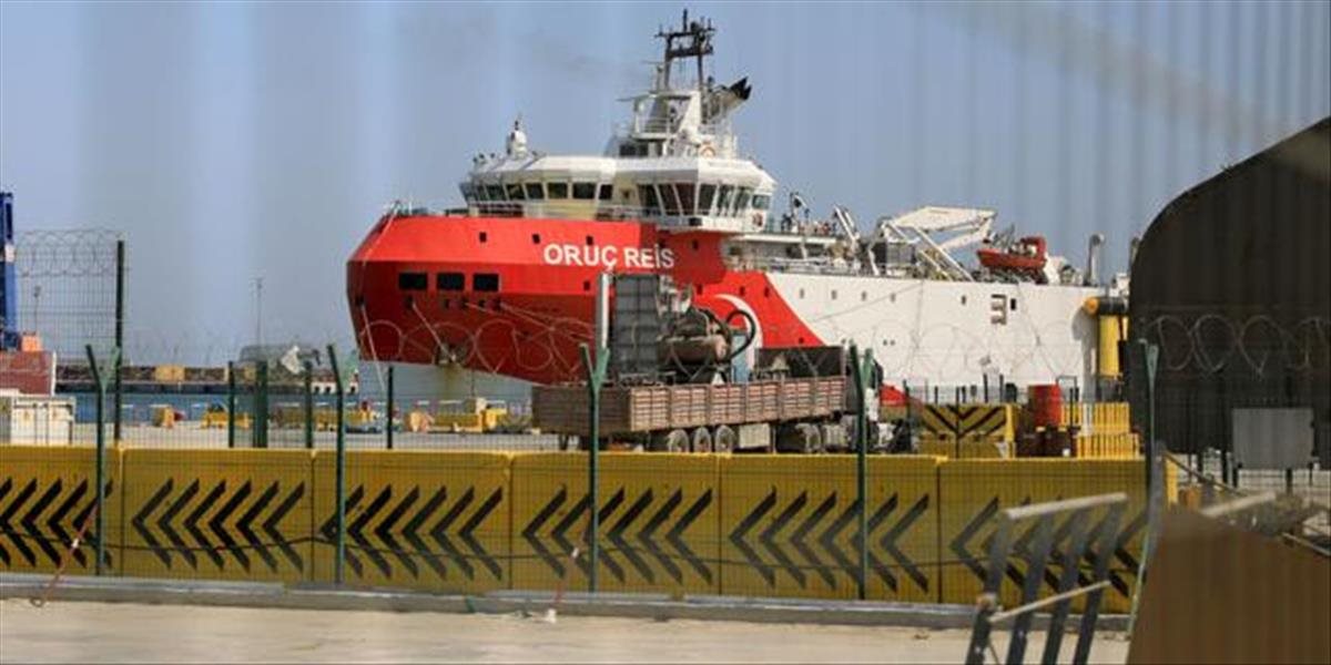 Turci opäť provokujú, ich výskumná loď kotví v gréckom prístave