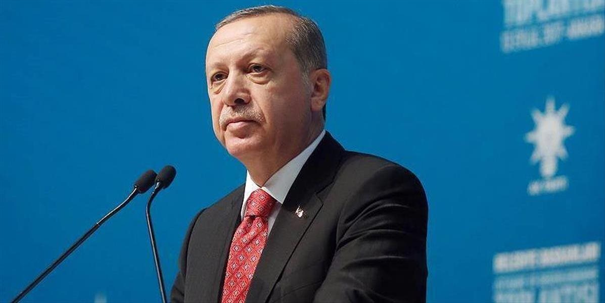 Erdogan opäť vystúpil proti Macronovi, tentoraz je už za jeho odvolanie z postu prezidenta Francúzska