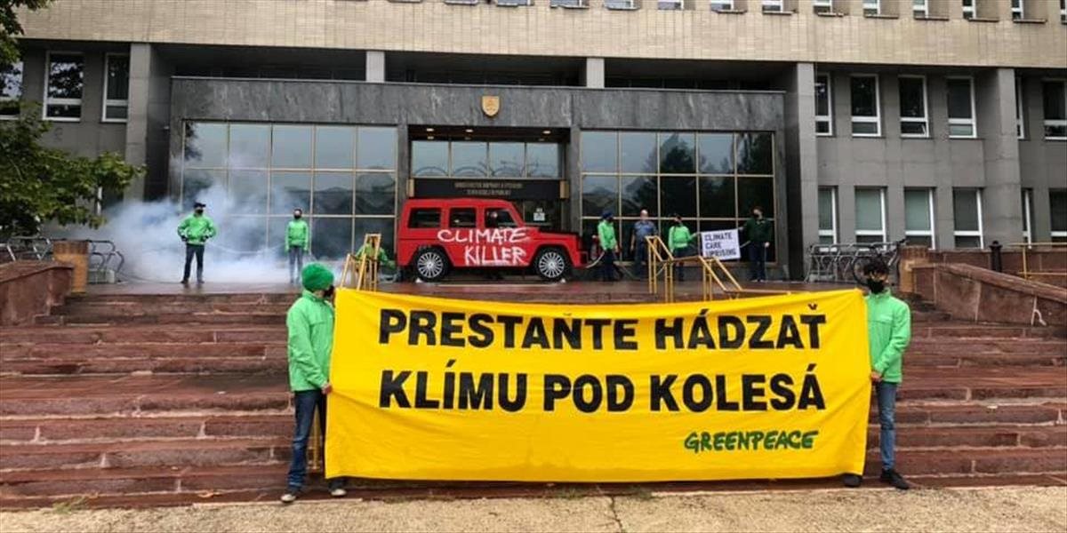 Greenpeace bude do stredy blokovať úrady vlády. Čo požadujú od Matoviča?