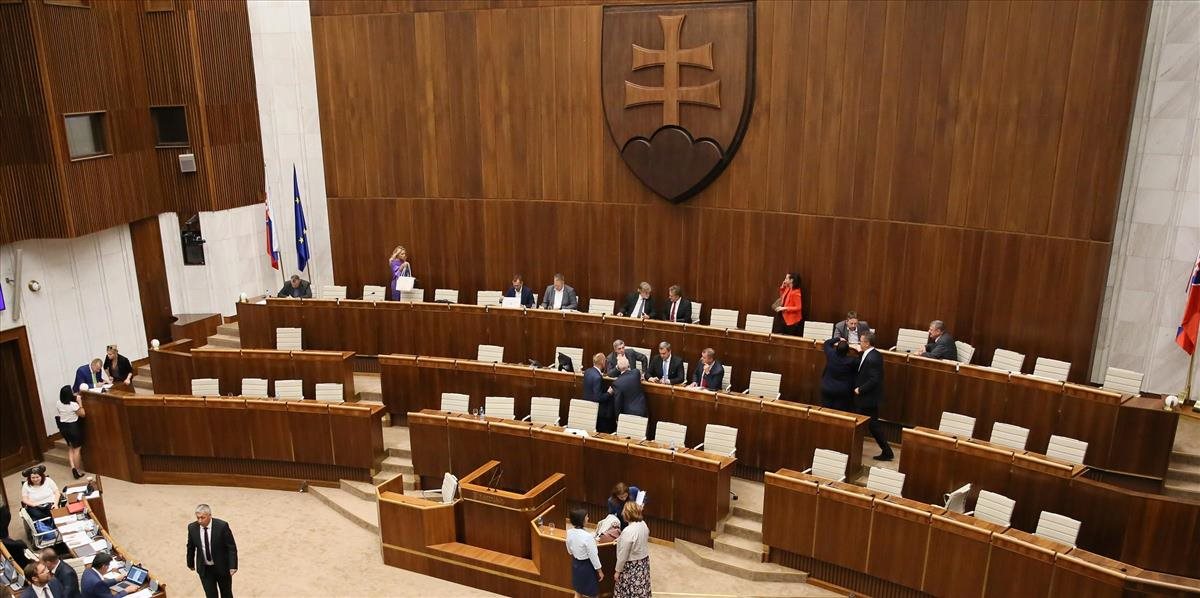 NR SR bude v januári voliť náhradu za obvineného Dušana Kováčika