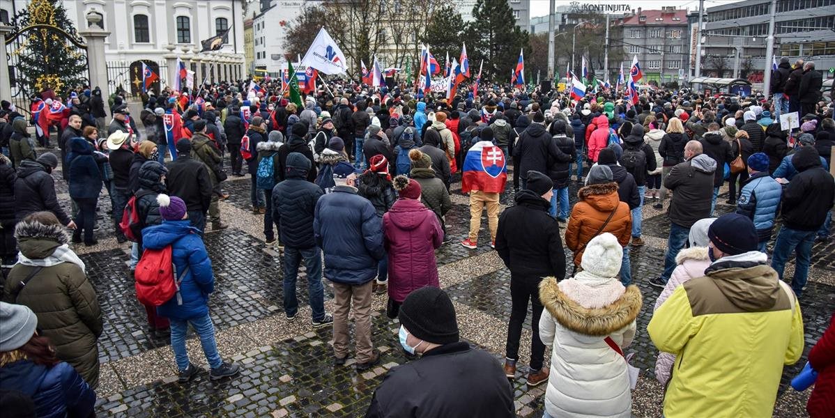 Organizovaný protest proti vláde Igora Matoviča rozpustili obrnené policajné zložky