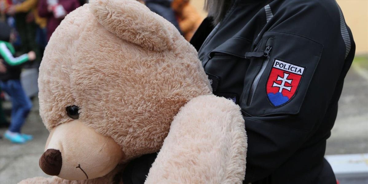 Policajti splnili vianočné priania detí, našli si takýto spôsob