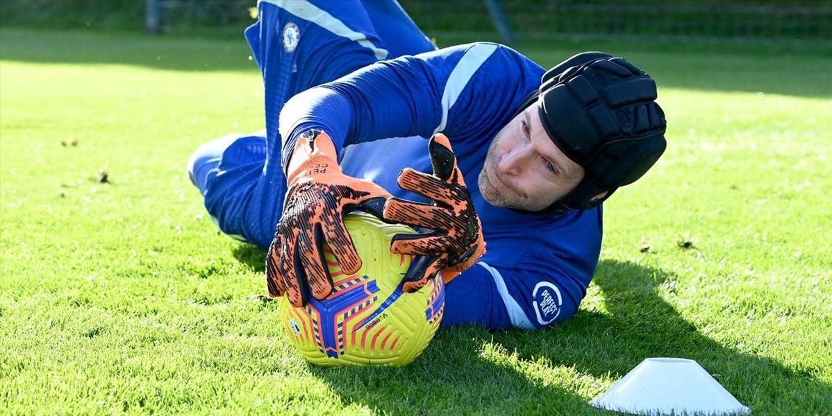 Česká legenda, ktorá sa stala v Chelsea najlepším brankárom sveta, opäť mieri medzi tri žrde