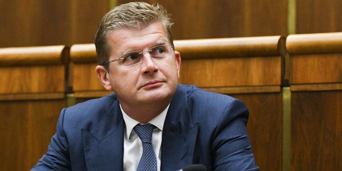 Vyjadrenia politikov a Transparency International k obvineniu exministra Petra Ž.