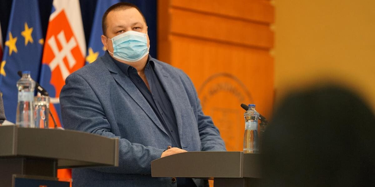 Hlavný hygienik SR sa obracia listom na ministra vnútra. Čo žiada?