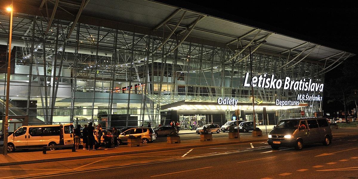 Dobrá správa pre Slovákov žijúcich v zahraničí, od polnoci by sa mala obnoviť prevádzka letísk!