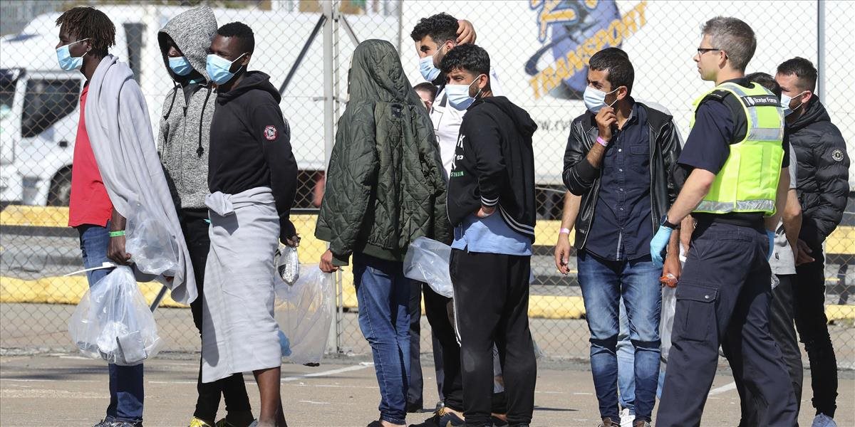 Francúzsko sa rozhodlo odmeniť migrantov, ktorí bojujú proti pandémii v prvej línii. Čoho sa dočkajú?