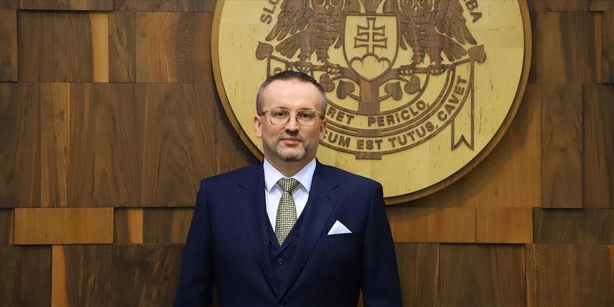 ROZHOVOR Šéf SIS: Je iluzórne si myslieť, že na Slovensku neoperuje mafia. Ako okomentoval Lučanského smrť?