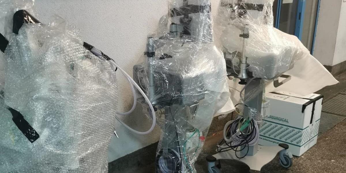Prečo pľúcne ventilácie určené do Nitry leteli vrtuľníkom UH 60M Black Hawk len na Sliač?