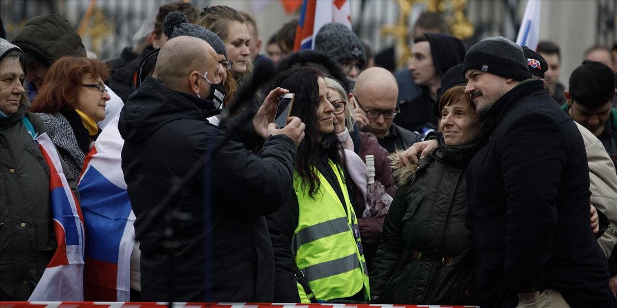 Pre Kotlebovcov pravidlá neplatia. Počas zákazu vychádzania porušili všetko, čo sa len dalo
