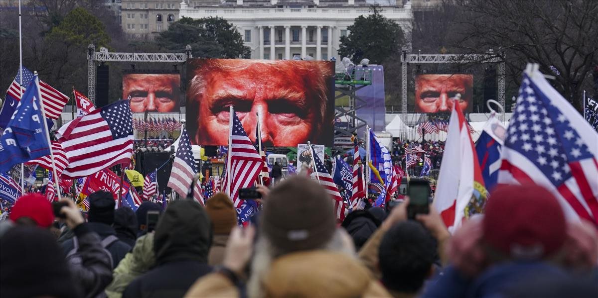 Donaldovi Trumpovi zablokovali účty na sociálnych sieťach. Do inaugurácie nepridá už ani jeden príspevok