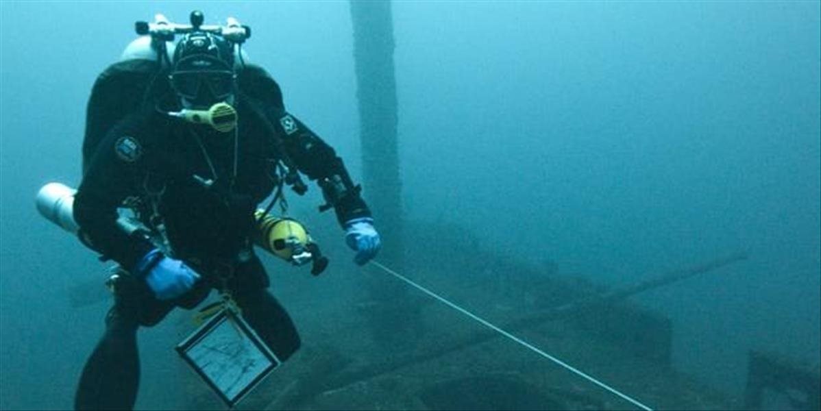 Potápači vytiahli čiernu skrinku z havarovaného lietadla