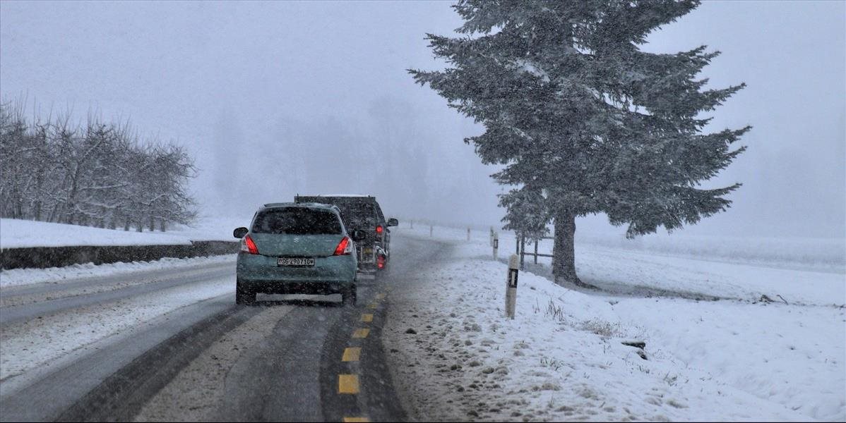 Výstraha pre vodičov! Pozor na kašovitý sneh či zníženú viditeľnosť