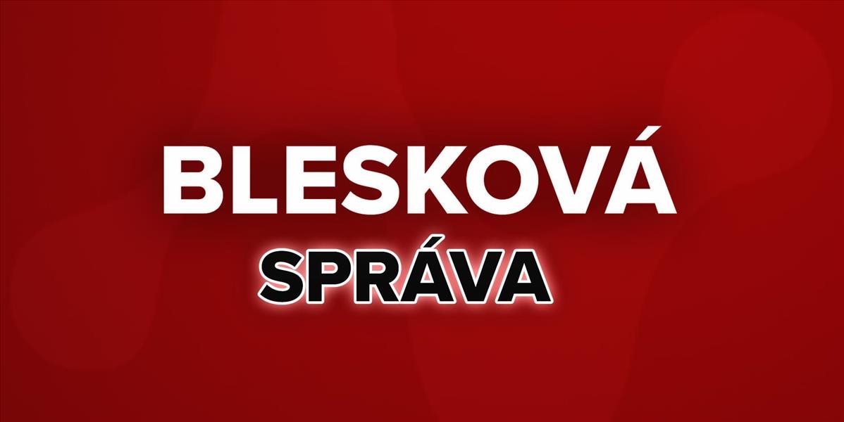 Opitý muž zablokoval autá a pochutnával si na bagete