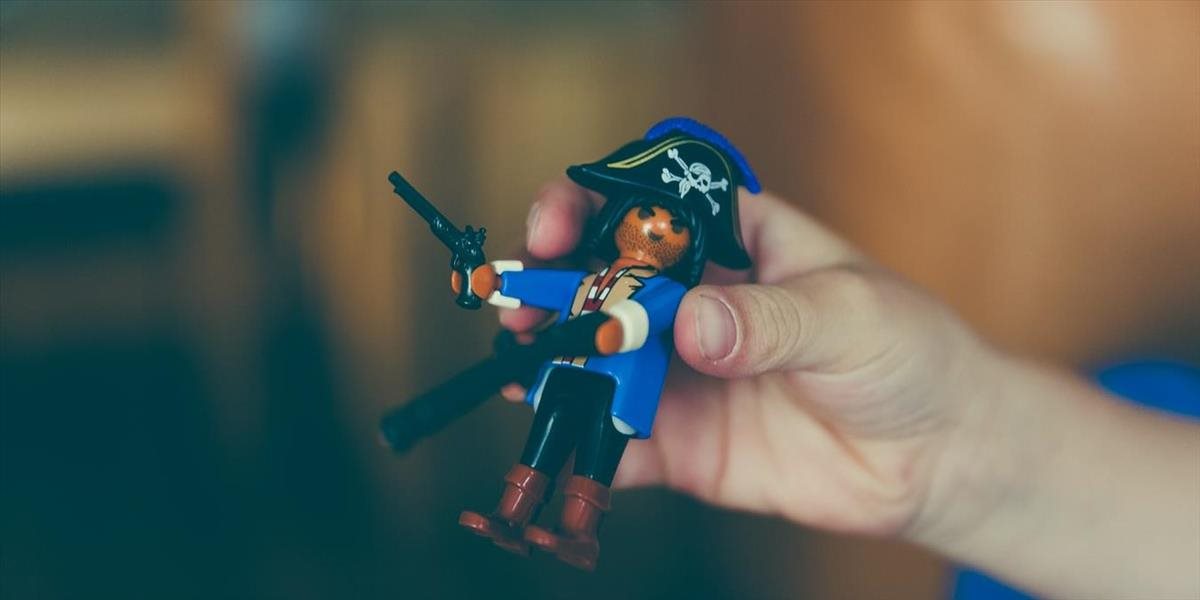 Piráti pri brehoch Afriky zaútočili na tureckú loď, zabili jedného námorníka a uniesli 15 členov posádky