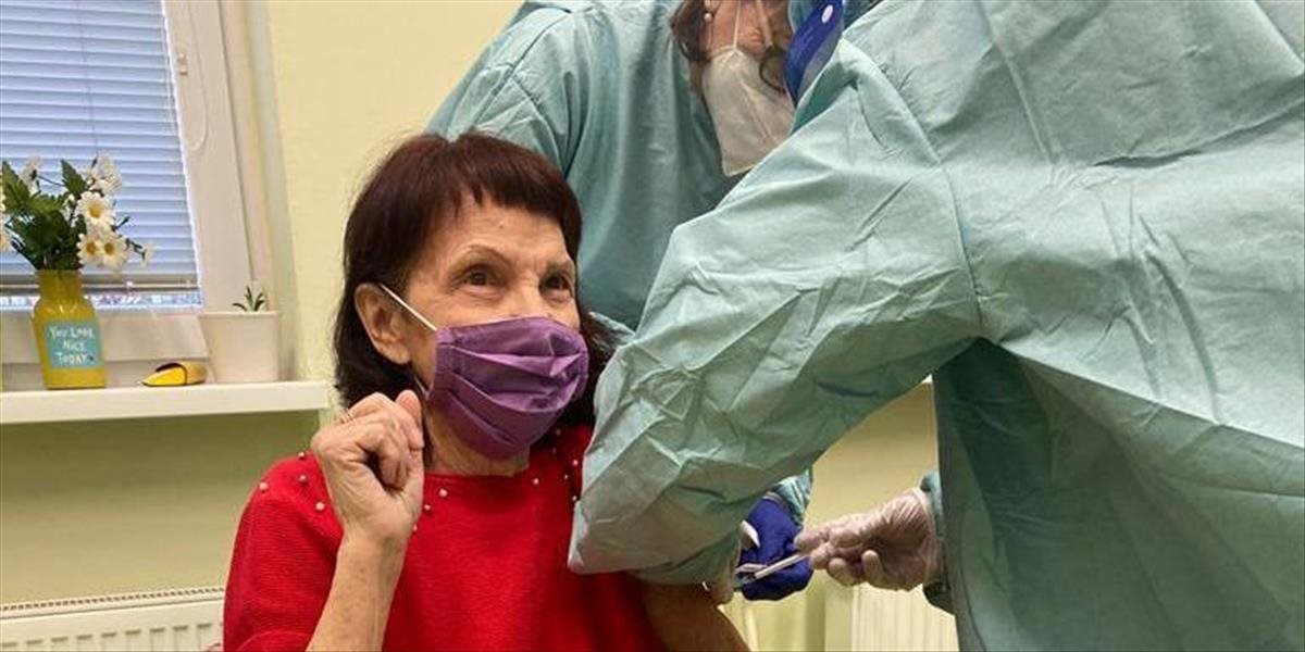 Ambulantní lekári pomôžu s očkovaním, k dôchodcom budú posielať vakcinačné tímy