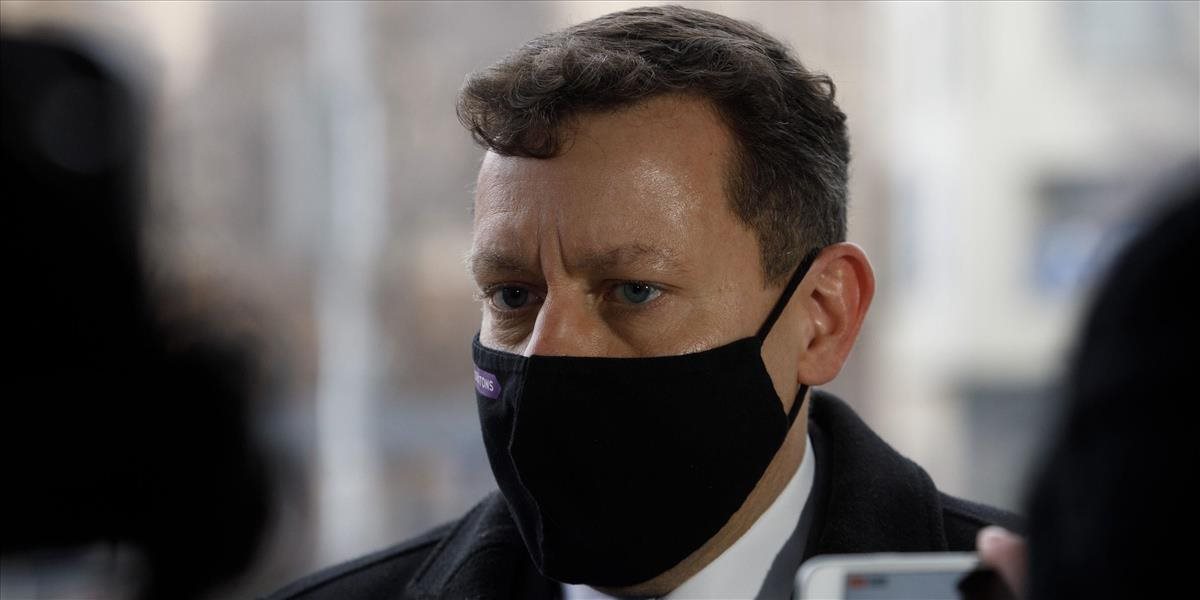 Dnes sa pred vyšetrovateľa postavil bývalý operatívec NAKA. Bude vysvetľovať okolnosti sledovania premiéra či advokáta Lipšica
