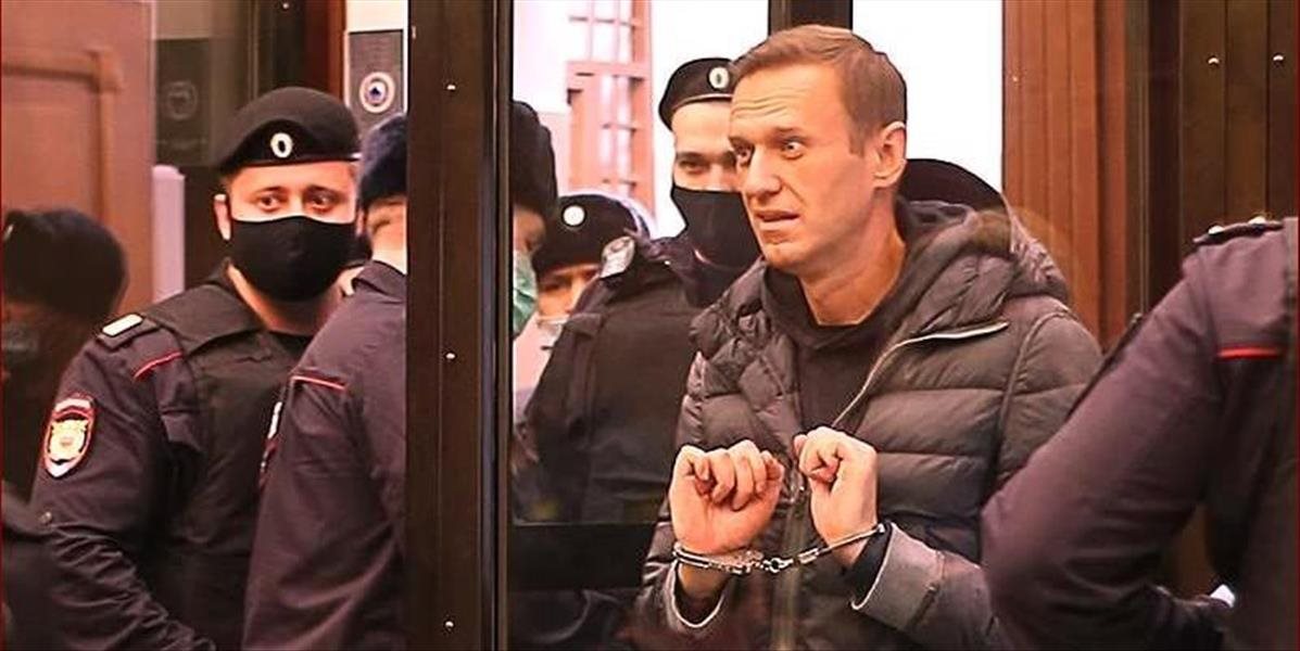 Súd v Rusku rozhodol, Navaľnyj ide za mreže