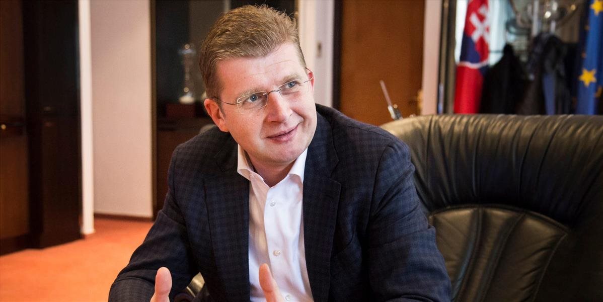 Žigov asistent tvrdí, že si všetky povinnosti voči štátu plní