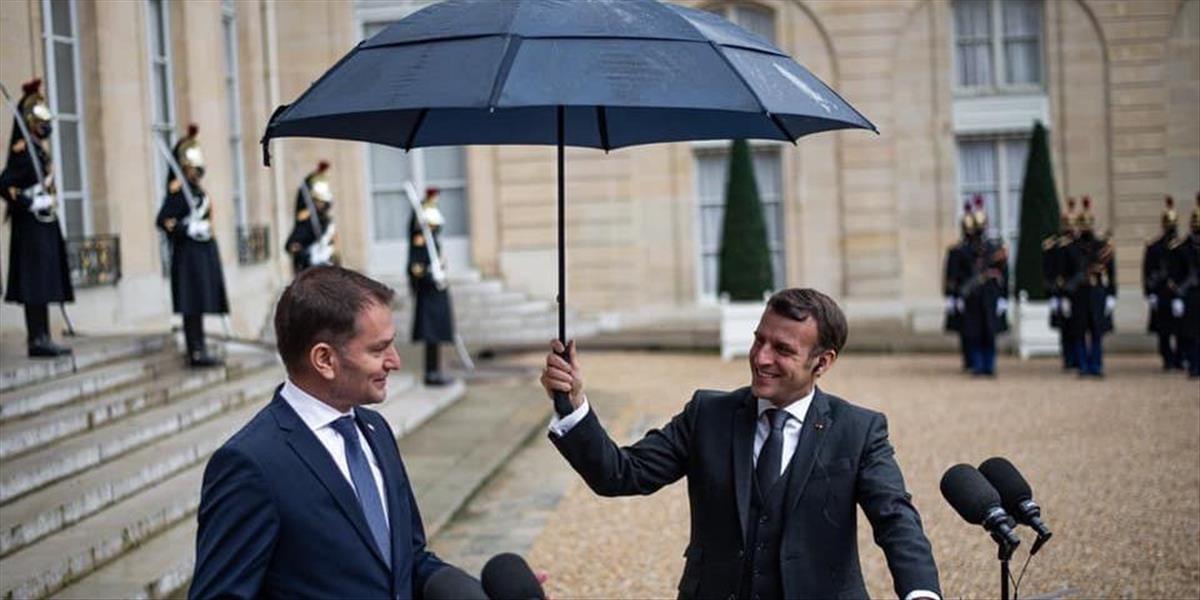 Matovič ostrihaný miesto bábiky, pomýlené meno francúzskeho prezidenta. Premiér navštívil Francúzsko