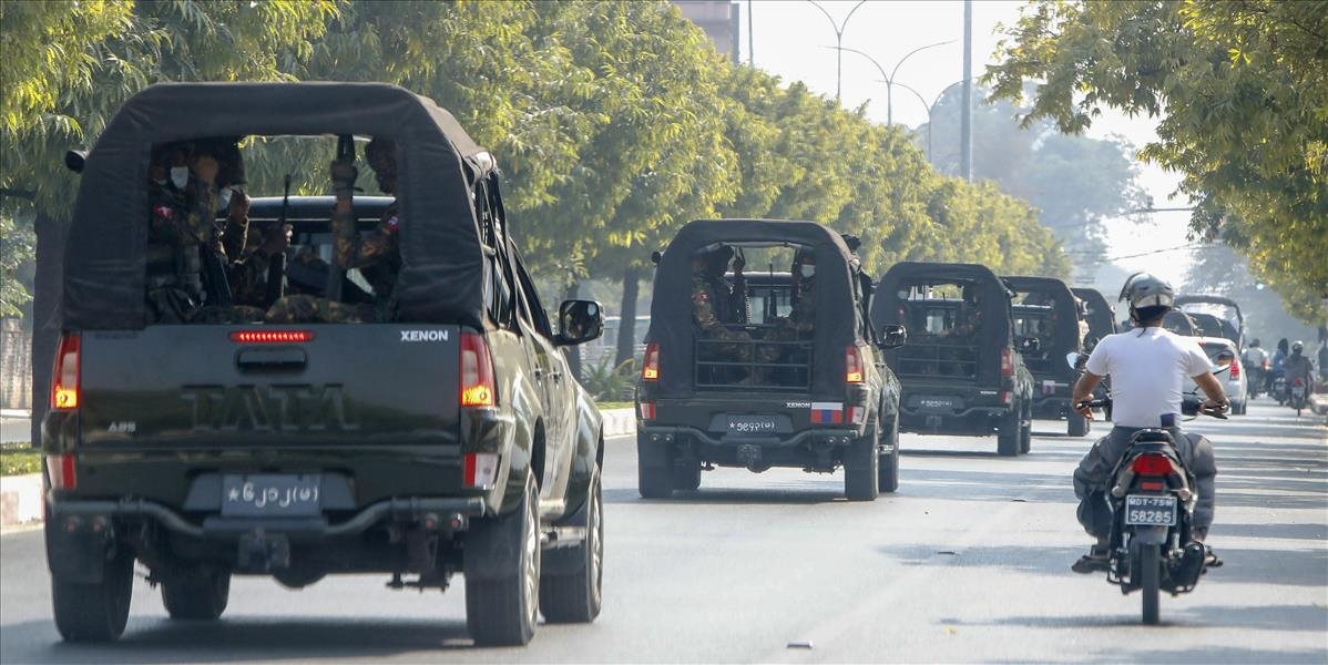 V Mjanmarsku armáda zablokovala Facebook, cieľom je odrezať ľudí od informácií