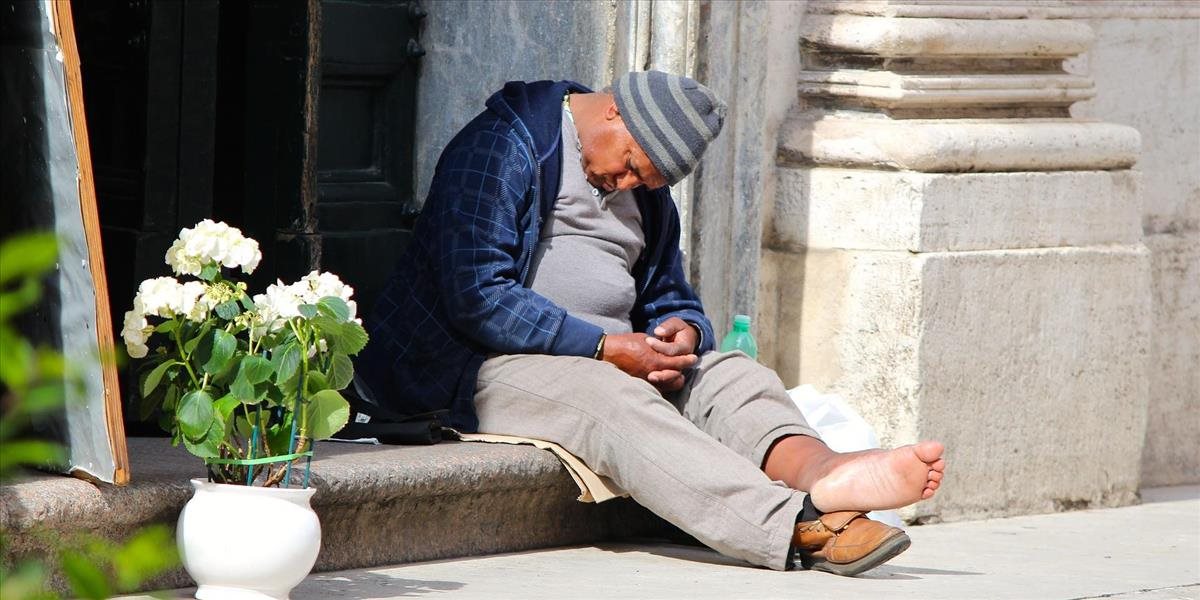 Bezdomovci sa do nocľahárne bez negatívneho testu nedostanú