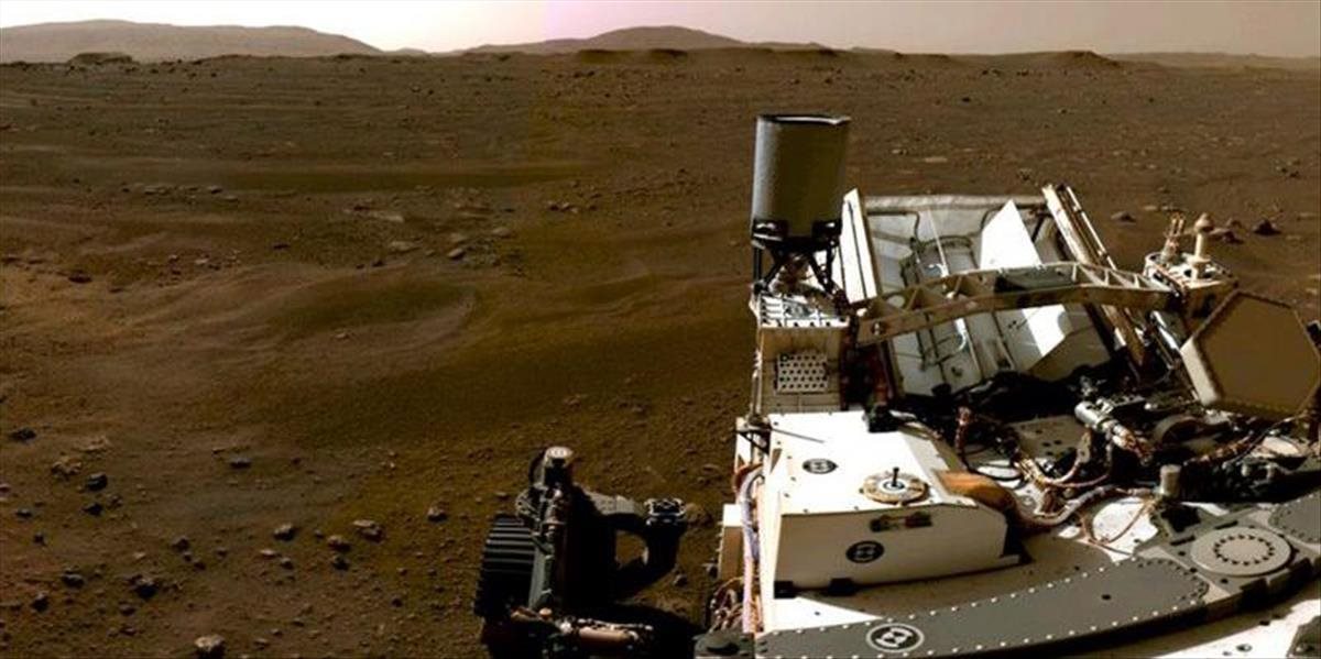Rover Perseverance je na Marse! NASA ukázala svetu jeho prvé zábery červenej planéty