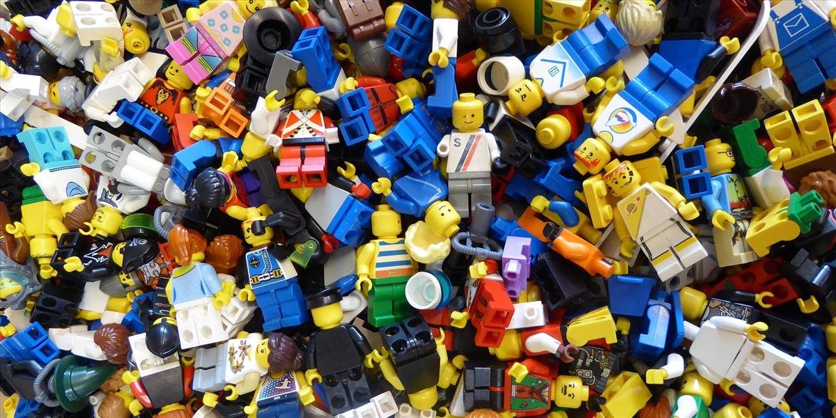 Výrobcovia hračiek ako LEGO a Kopav začnú predávať produkty bez plastového obalu