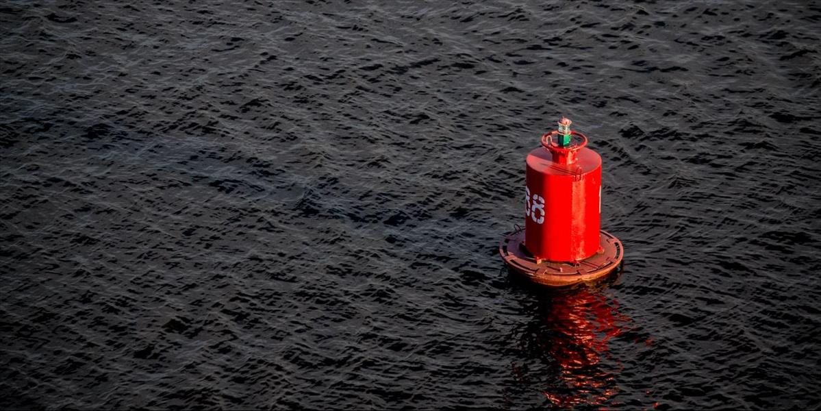 Námorník prežil 14 hodín v Tichom oceáne vďaka opustenej bóji