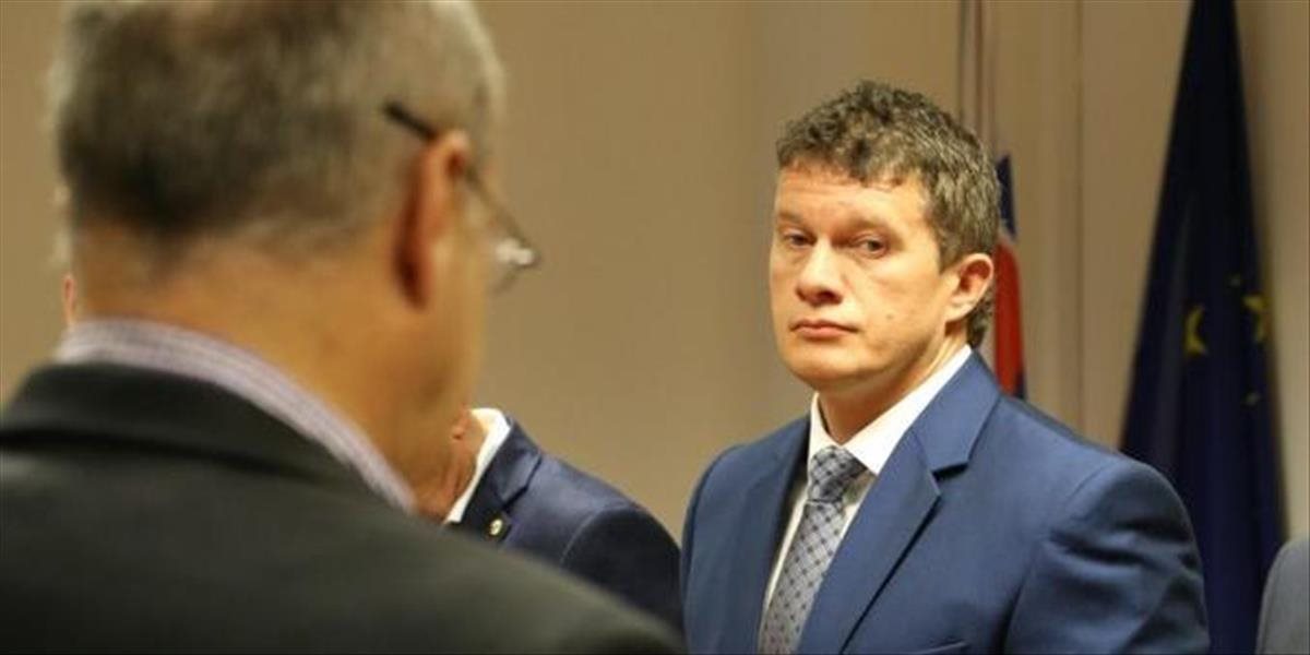 Šéf NAKA Branislav Zurian odmieta tvrdenia, že vynášal utajované informácie