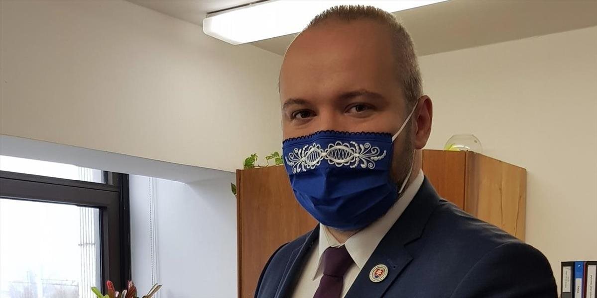 Poslanec zo Sme rodina je vo vážnom stave, v nemocnici bojuje s ochorením Covid-19