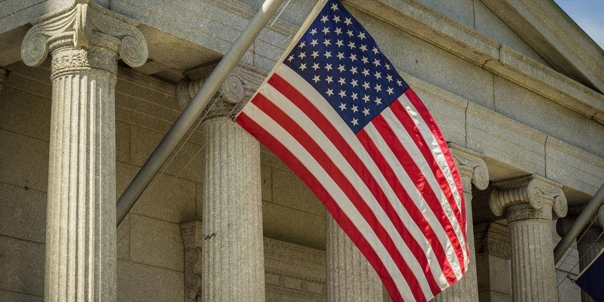V USA zmierňujú opatrenia. Je to však možno unáhlený krok