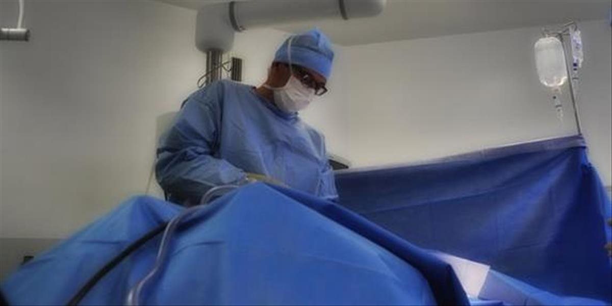 Nemocnice v ČR sú úplne preplnené, naši susedia posielajú pozitívnych pacientov za liečbou do Nemecka