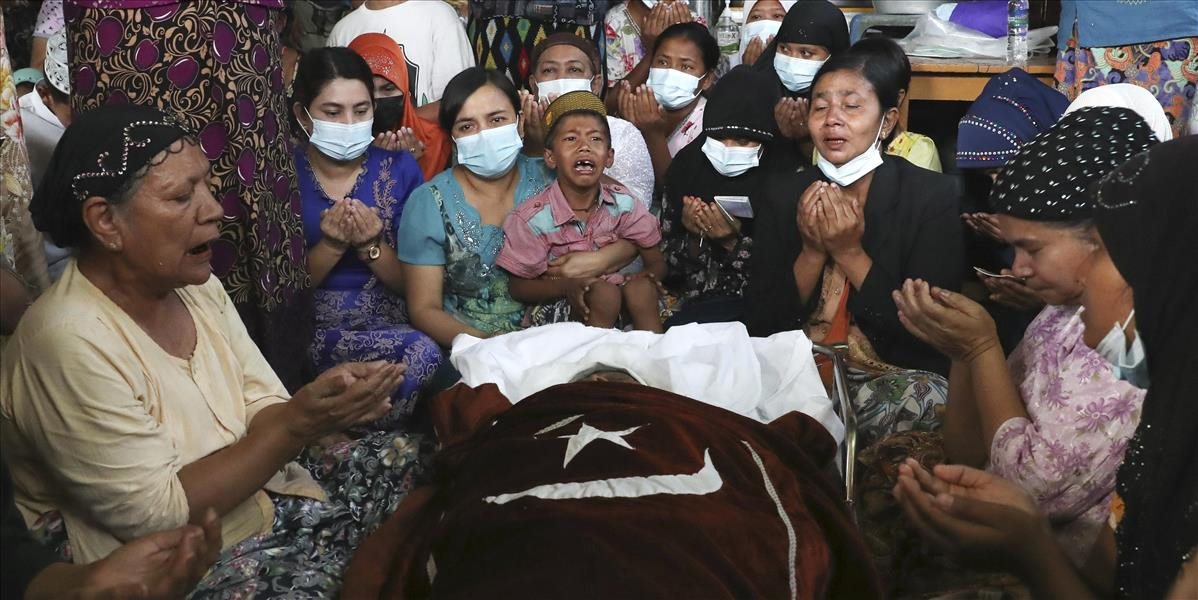 V Mjanmarsku sa situácia vyostruje, ľudia tam umierajú pri protestoch proti armáde