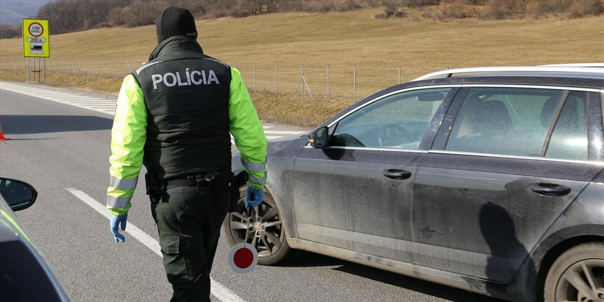Ľudia prestávajú rešpektovať vládne nariadenia. Polícia vyzbierala na pokutách viac ako 300 tisíc eur