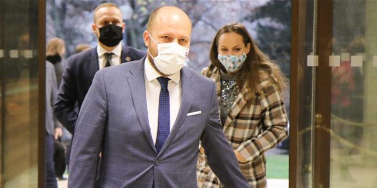 Minister Jaroslav Naď je presvedčený, že vláda dnes schváli predĺženie núdzového stavu