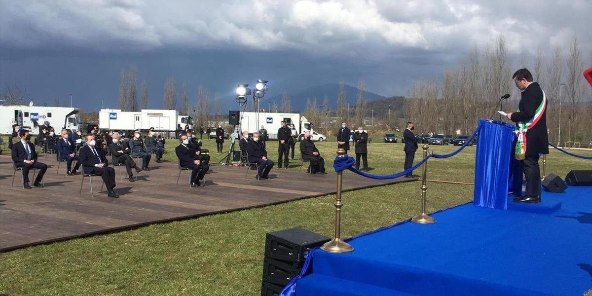 Taliani si uctia viac ako 100-tisíc obetí pandémie, v Bergame na ich počesť odhalili pamätník