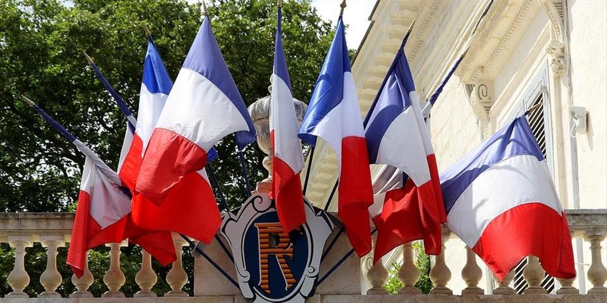 Vo Francúzsku napokon iba mierne sprísnili existujúce obmedzenia