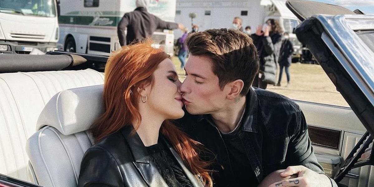 Herečka Bella Thorne sa zasnúbila