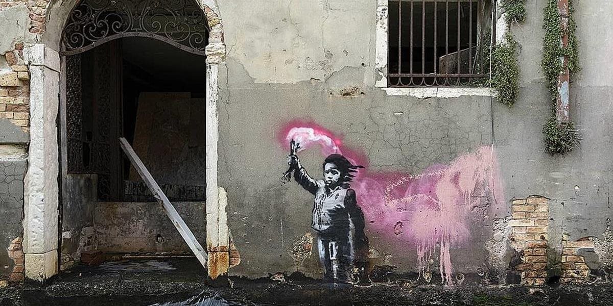 Kontroverzný Banksy vydražil jeho dielo za takmer 15 miliónov libier. Peniaze poputujú charitám