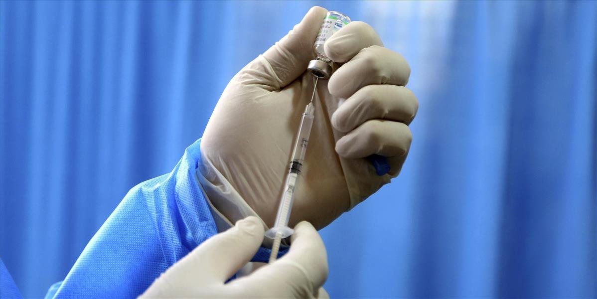 EÚ chce viac vakcín pre svojich občanov, plánuje pritvrdiť proti vývozu očkovacích dávok