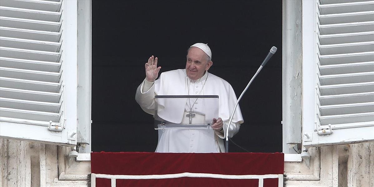 Cirkev uťahuje opasky. Pápež František škrtá pre pandémiu platy kardinálom a duchovným