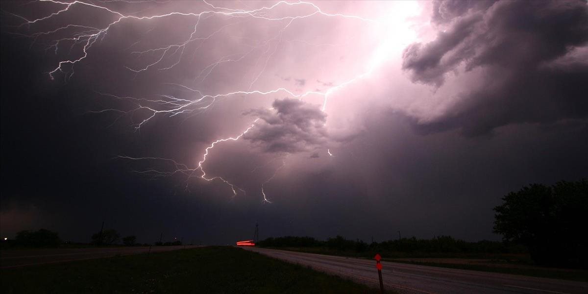 VIDEO: Amerikou sa prehnalo množstvo tornád, bez prúdu zostalo viac, ako 30-tisíc ľudí