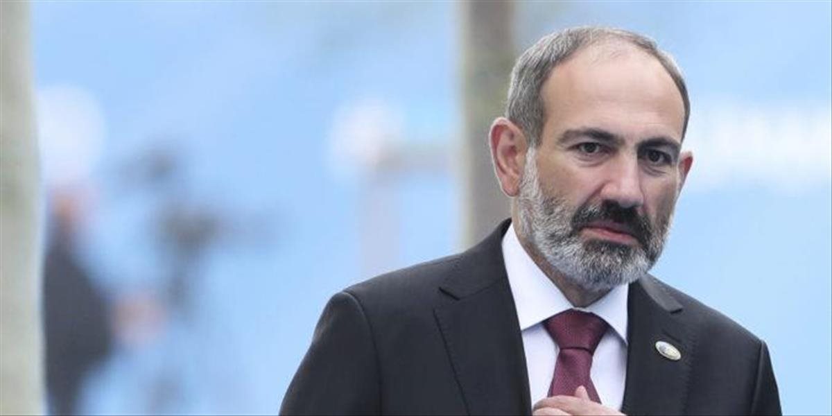 Aj Arménsko sužuje vládna kríza. Premiér Nikol Pašinjan v apríli odstúpi