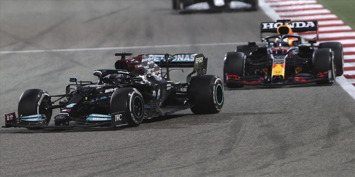 Bitka v Bahrajne do posledných metrov! Verstappen bol najrýchlejší, no na Hamiltona to nestačilo