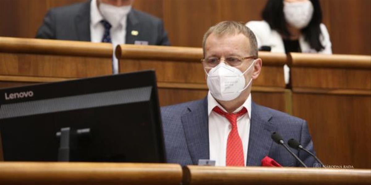 Schôdza Národnej rady má dnes pokračovať, poslancov zamestnajú najmä vládne návrhy