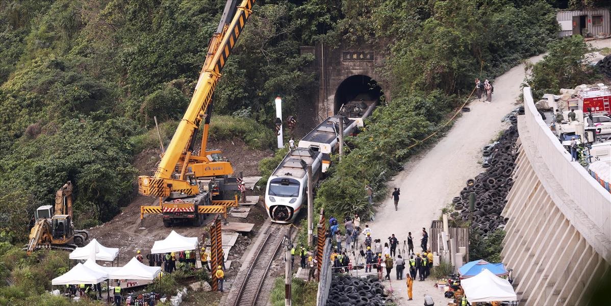 Vykoľajenie vlaku v Tchaj-Pej si vyžiadalo 50 obetí a 178 zranených